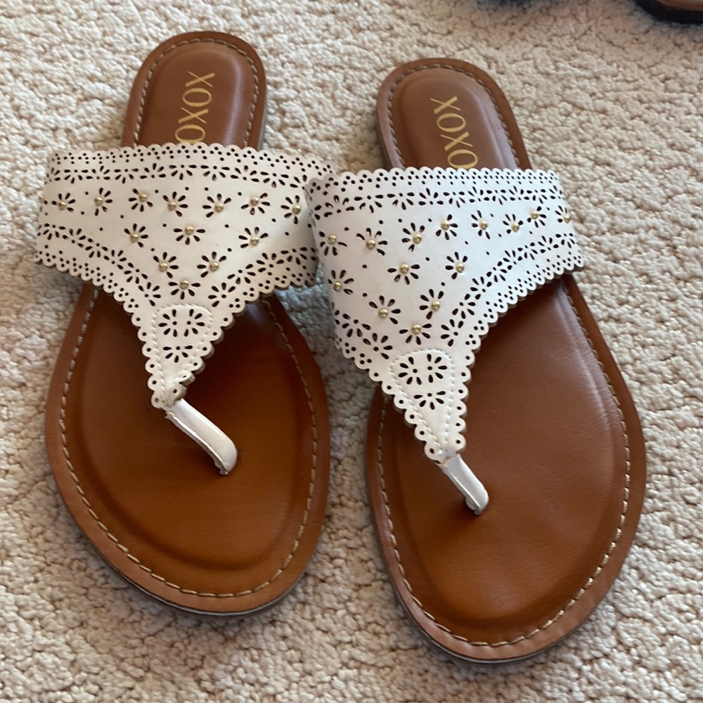 Detailed flip flops 7 off white